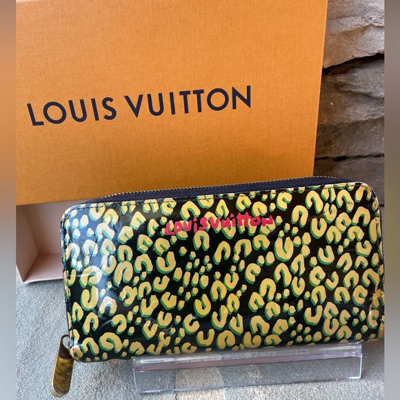 Louis Vuitton Limited Edition Stephen Sprouse Black Vernis Zippy Wallet - Picture 3 of 11